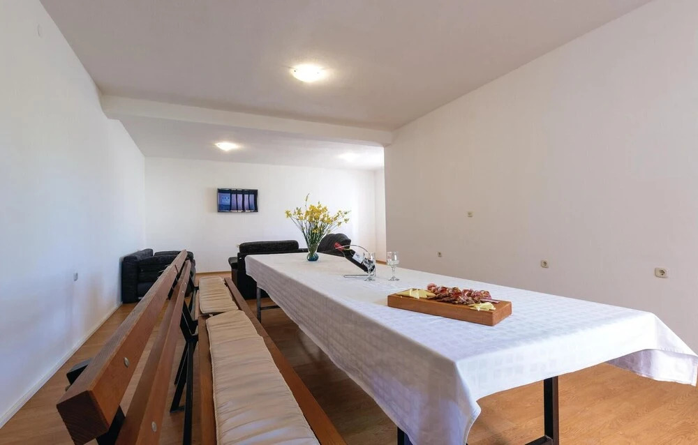Awesome Home in Solin with WiFi, 8 Bedrooms & Hot Tub