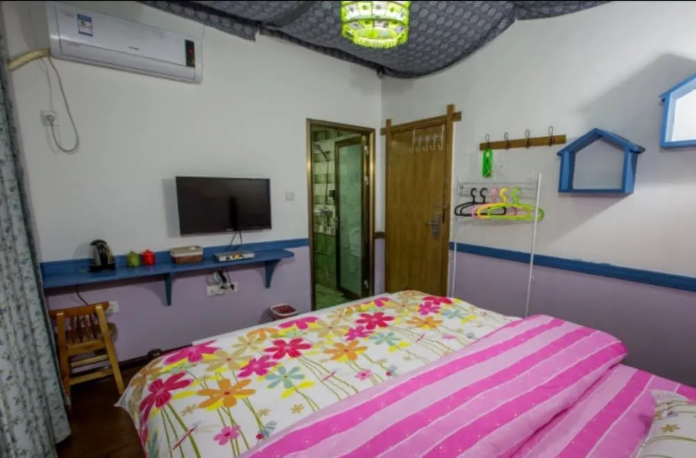 Zhangjiajie April Day Hostel
