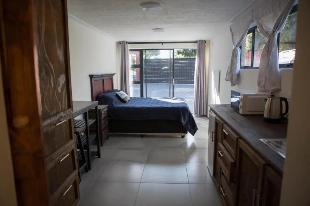 Peaceful 1-bedroom flatlet, 10 min from the beach