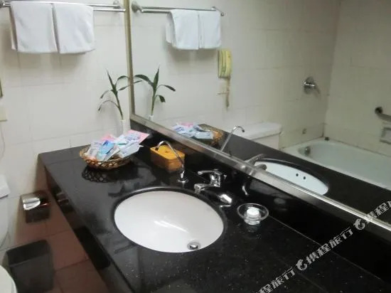 OYO Juxian Hotel (Hefei Heping Road Anfang General Factory Store)
