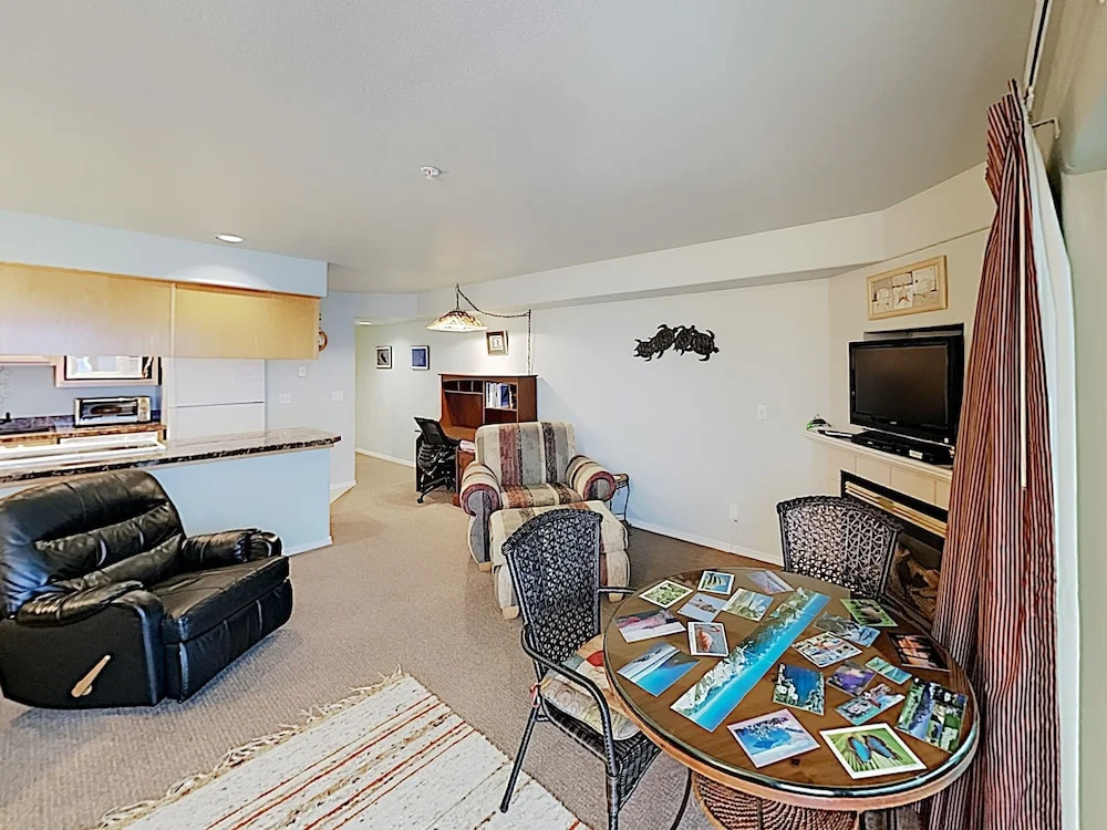 New Listing! Bay-view Beauty W/ Private Balcony 1 Bedroom Condo