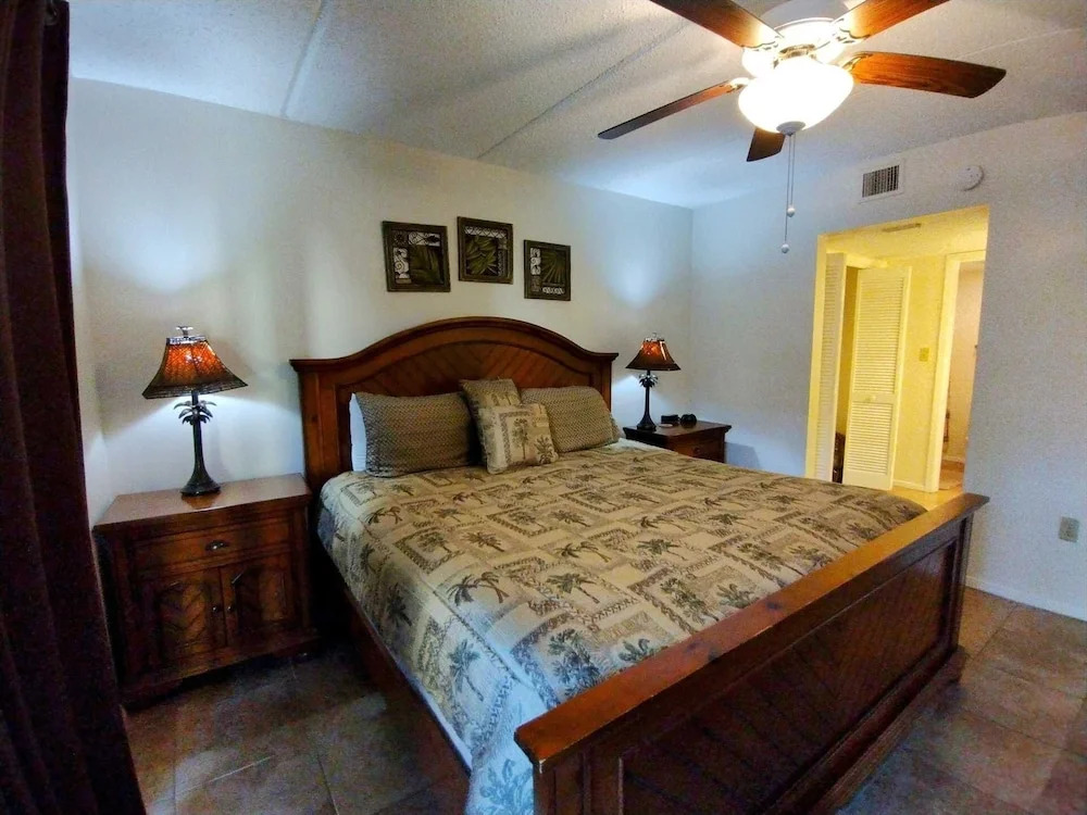 Beachview 208 Minium 2 Bedroom Condo by RedAwning