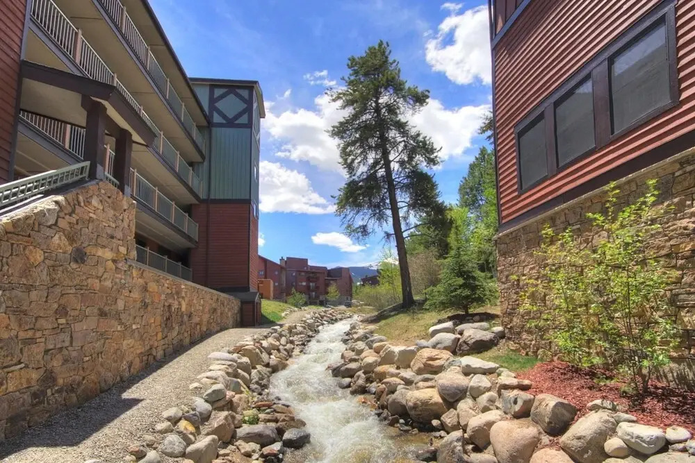 Sawmill 316 2 Br condo by RedAwning
