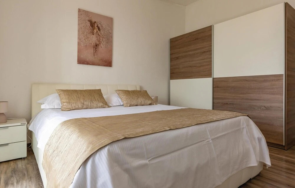 Amazing Home in Makarska With Wifi and 2 Bedrooms