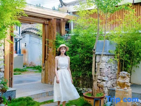 LiJiang Ancient Town DaMei Huasu · JuShe | SenYe Glowscape Designer Homestay (Dashuiche Branch)