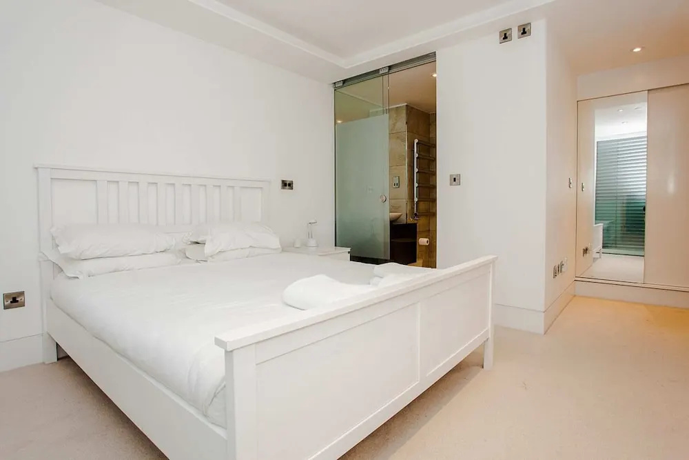 Exquisite 2 Bedroom Apartment In Bank