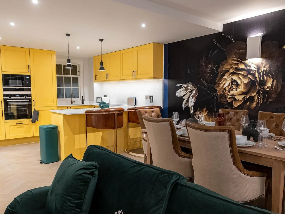 Three Bedroom Near Brick Lane by Belvilla