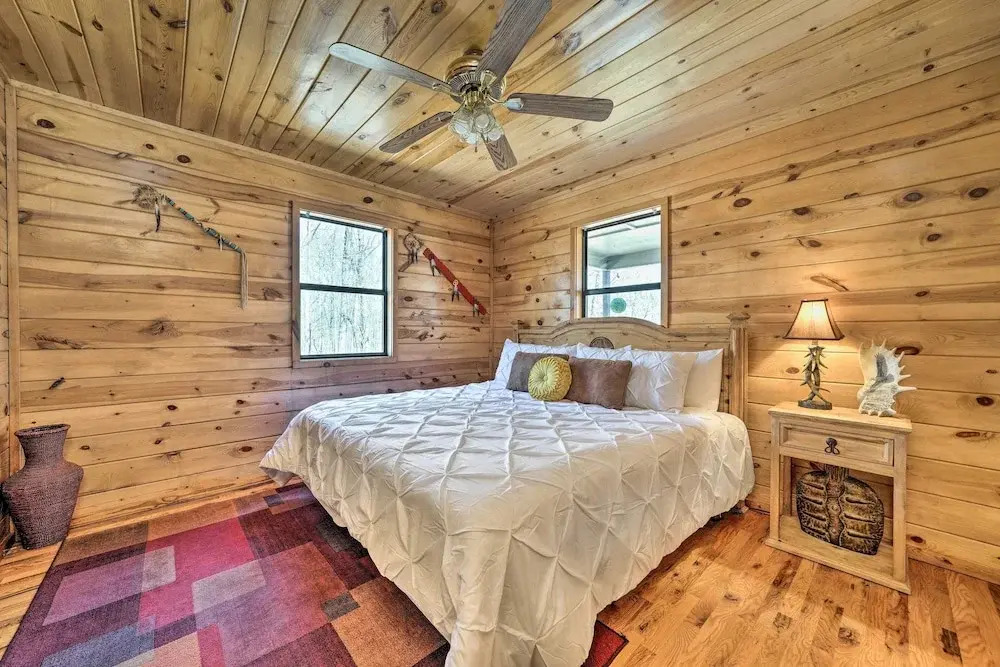 Broken Bow Getaway: Hot Tub, Grill & Fire Pit