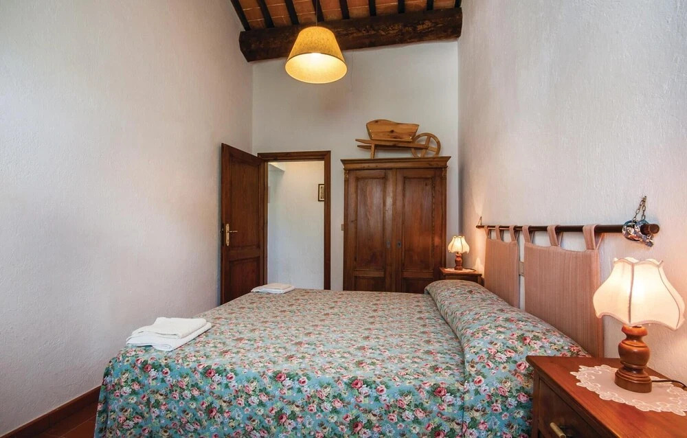 2 Bedroom Lovely Home In Trequanda Si