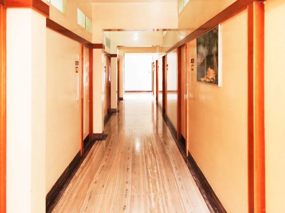 OYO 14406 Hotel Subashree
