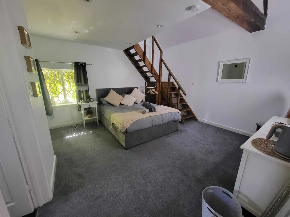 Hursley Rooms - The Dolphin
