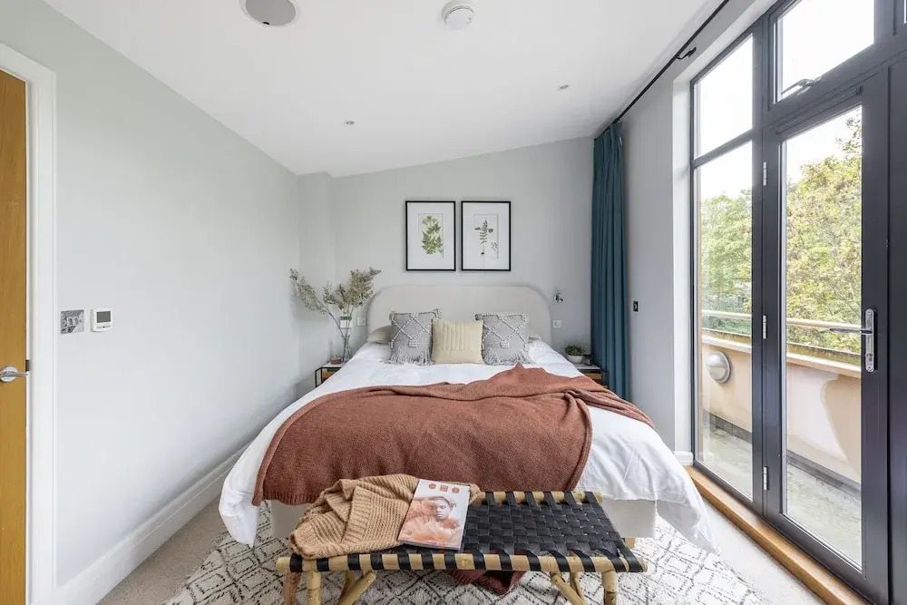 Riverside Home with Private Parking