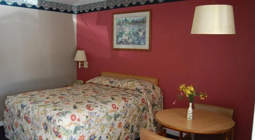 Colony Motel