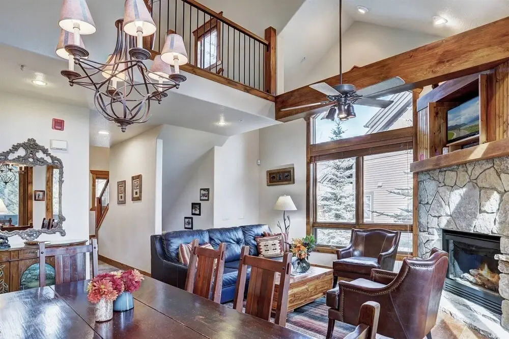 Ski-in/ski-out 3 Bedroom Townhome at Snowflake Lift With Private Hot Tub