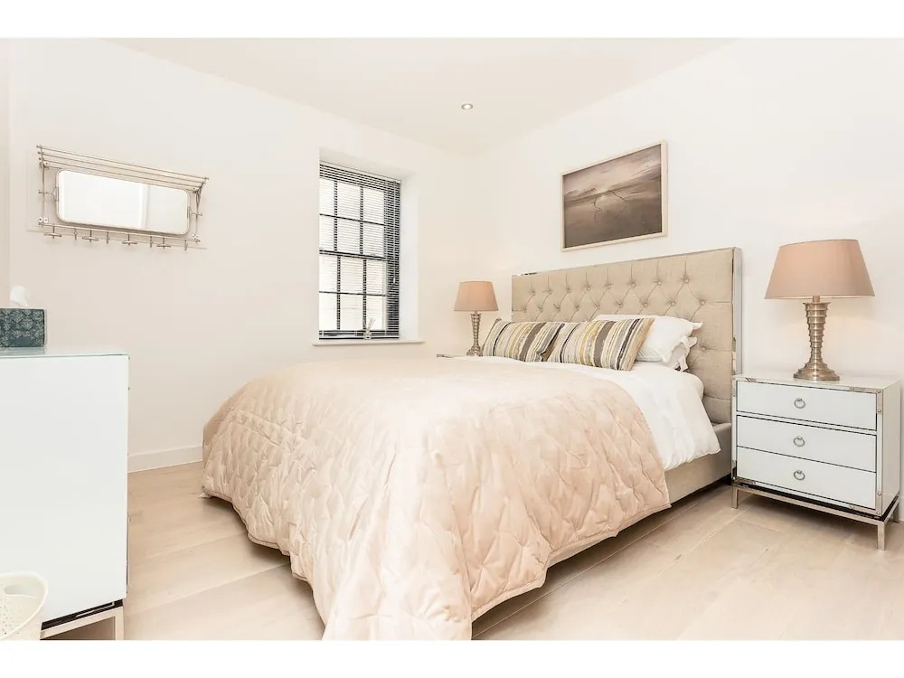 New High Spec 2bed Townhouse in Bath N.4