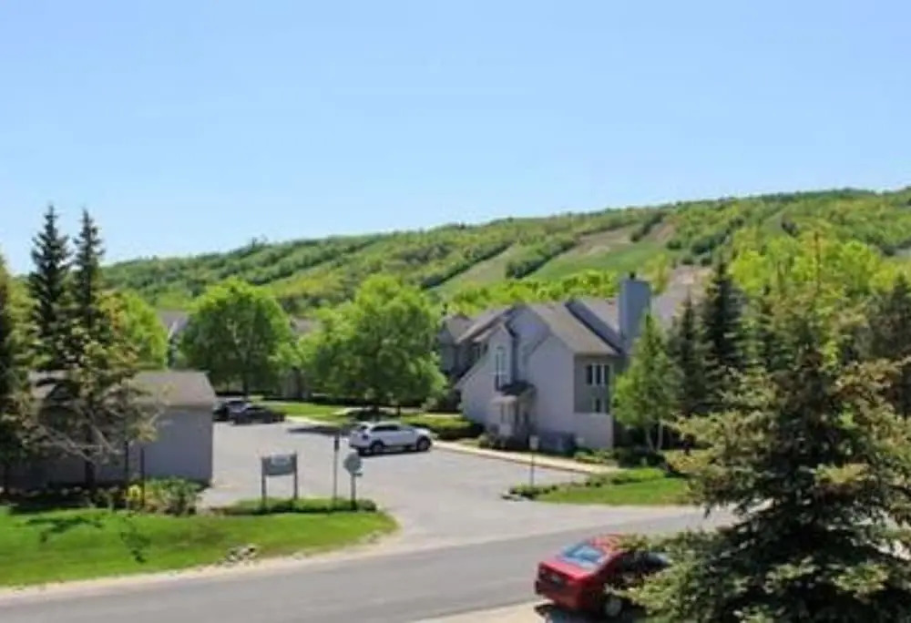5 Bed Blue Mountain Luxury Chalet with Hot Tub 159
