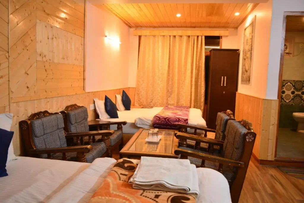 Hotel Neelgiri - Manali Diaries