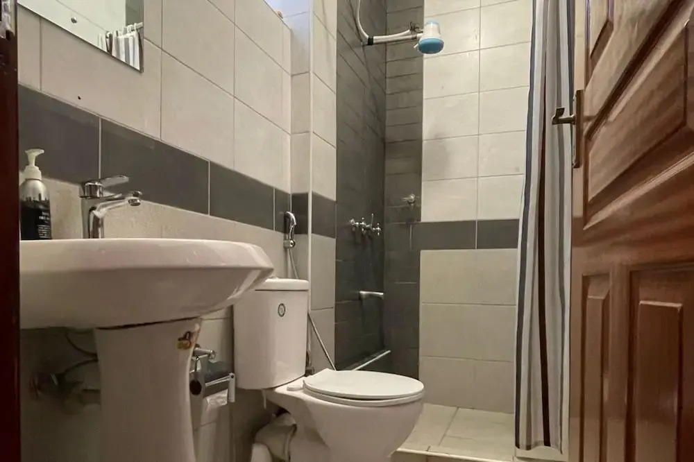 1 Bed Apt Sleeps 2 - Indoor Pool - Enclosed Garden