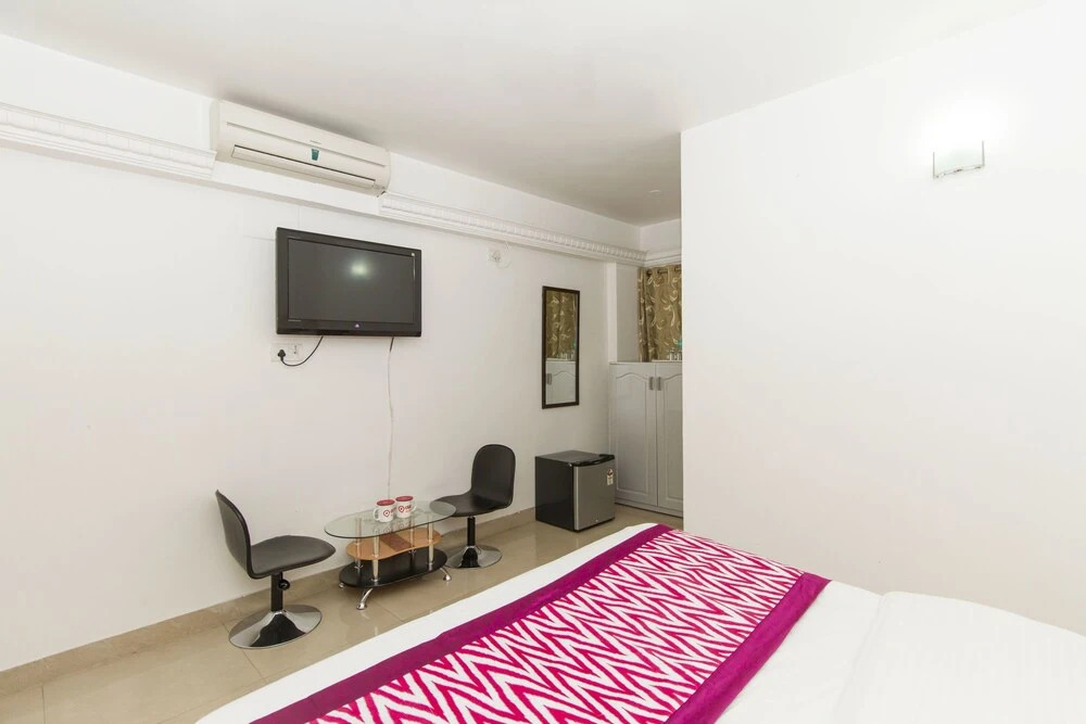 OYO 347 Hotel Fiesta Grand