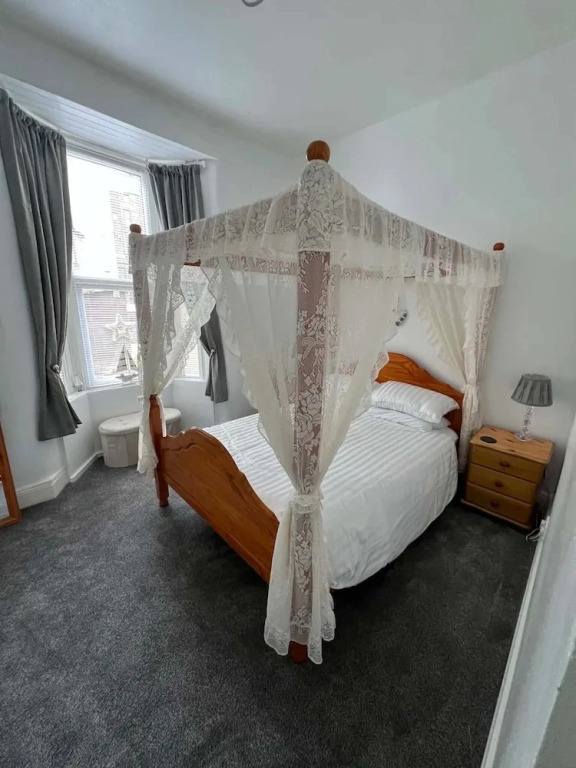 Apartment Sleeps 4 With Parking
