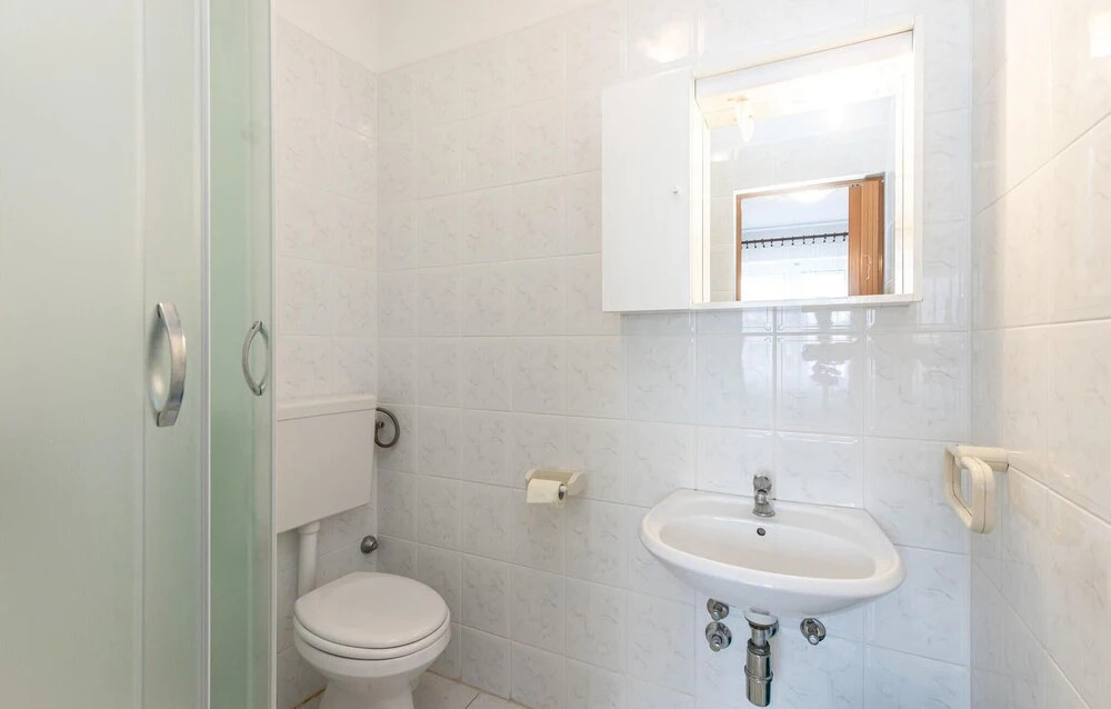 Stunning Apartment in Novi Vinodolski With Wifi and 4 Bedrooms