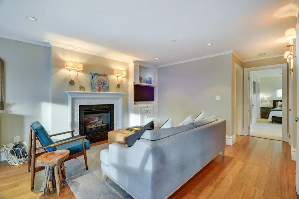 "the Fremont Lookout" W/ Deck & Gourmet Kitchen! 2 Bedroom Apts by Redawning