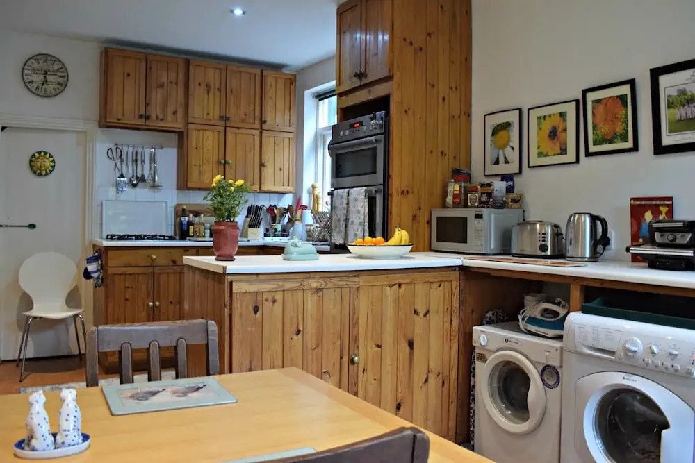3 Bedroom Clapham Home With Patio