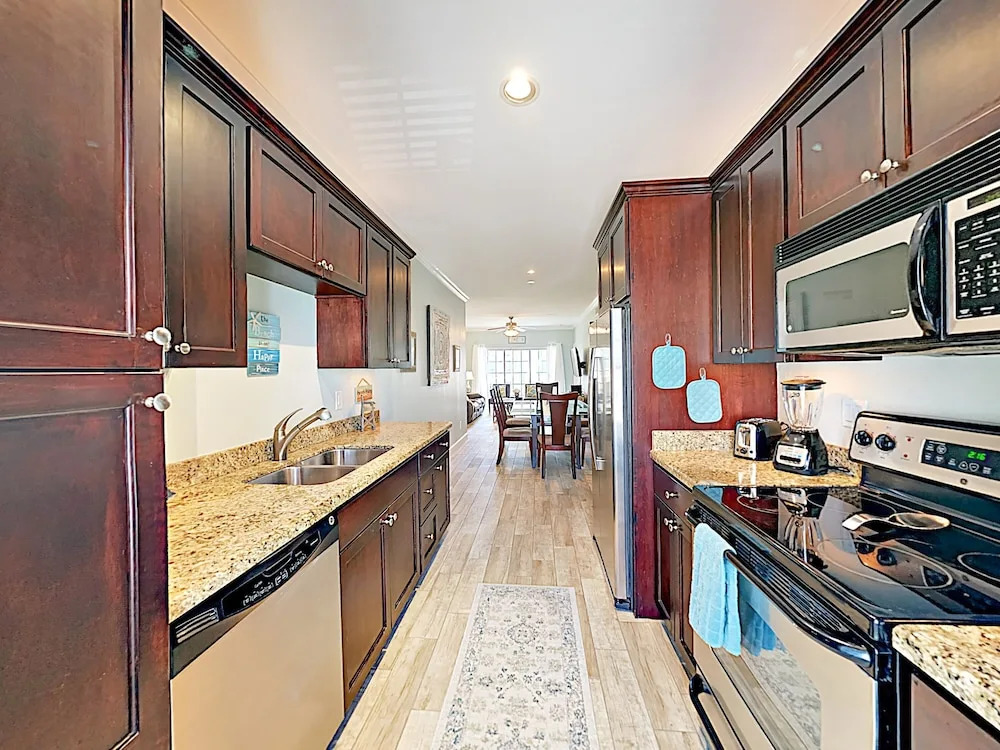 New Listing! Updated : Pool, Hot Tub, Beach 2 Bedroom Condo