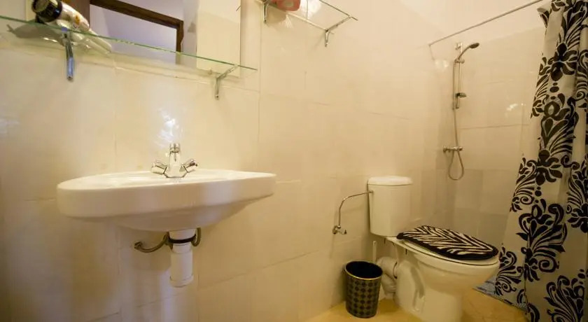 Deepcurl Guest House
