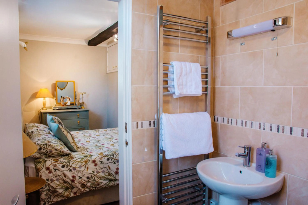 Whispering Place 12a - Luxury Georgian House - Honeymoon Bridal Suite - Severn valley Railway - Family - Sleeps 6
