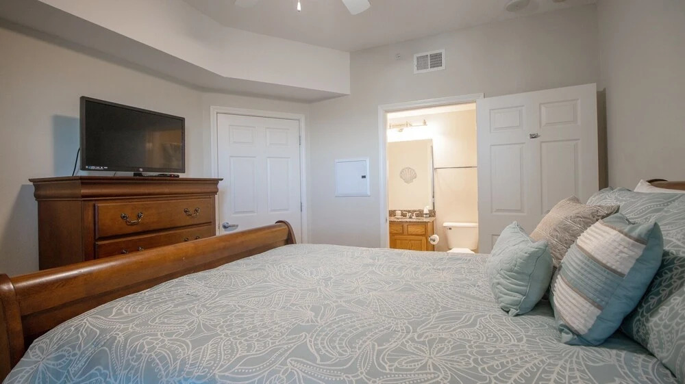 Legacy2-1202 Deluxe 2 Bedroom Home by Redawning