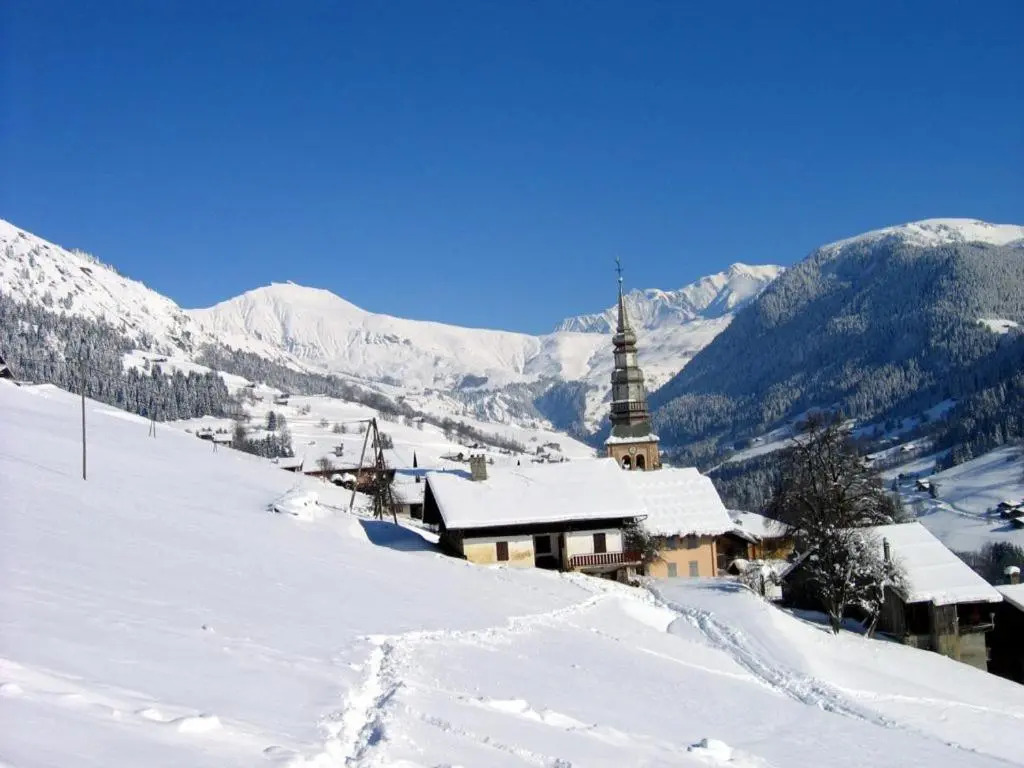40 m2 au pied des pistes les saisies hauteluce savoie 4 à 6 personnes