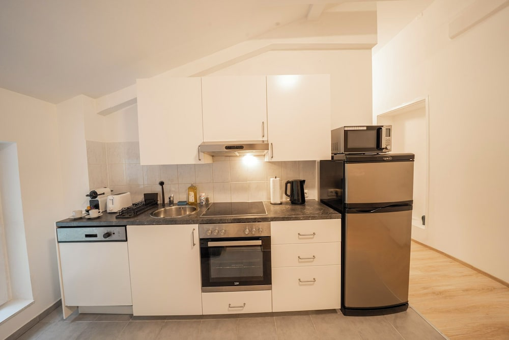 2 Bedroom Apartments 18 Min to center