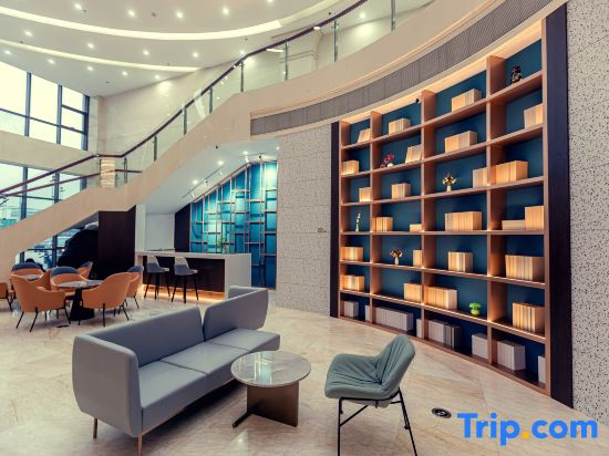 Heyi Zhishang Hotel (Fuxin High-speed Railway Station Wanda Plaza)