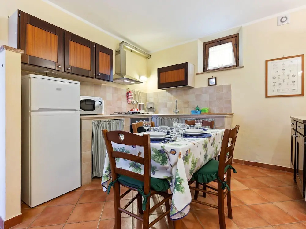 Quaint Holiday Home in Siena with Hot Tub