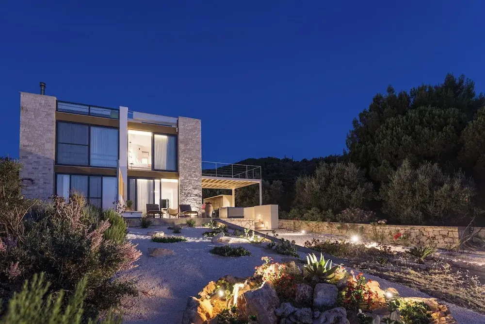 Terra Petra Luxury Villa - The Seafront Retreat