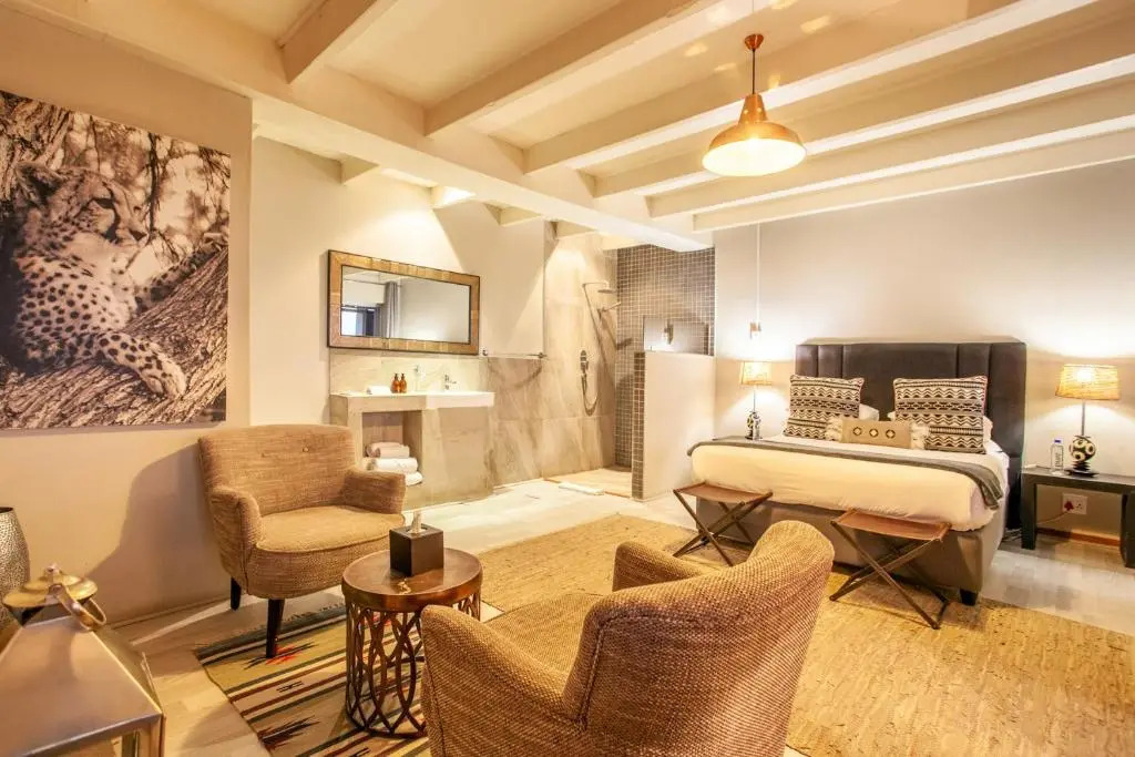 Inverdoorn Game Reserve Lodge