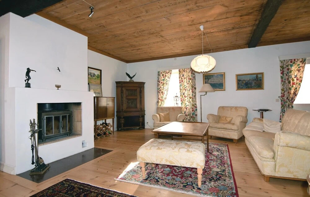 Awesome Home In Tidaholm With Kitchen