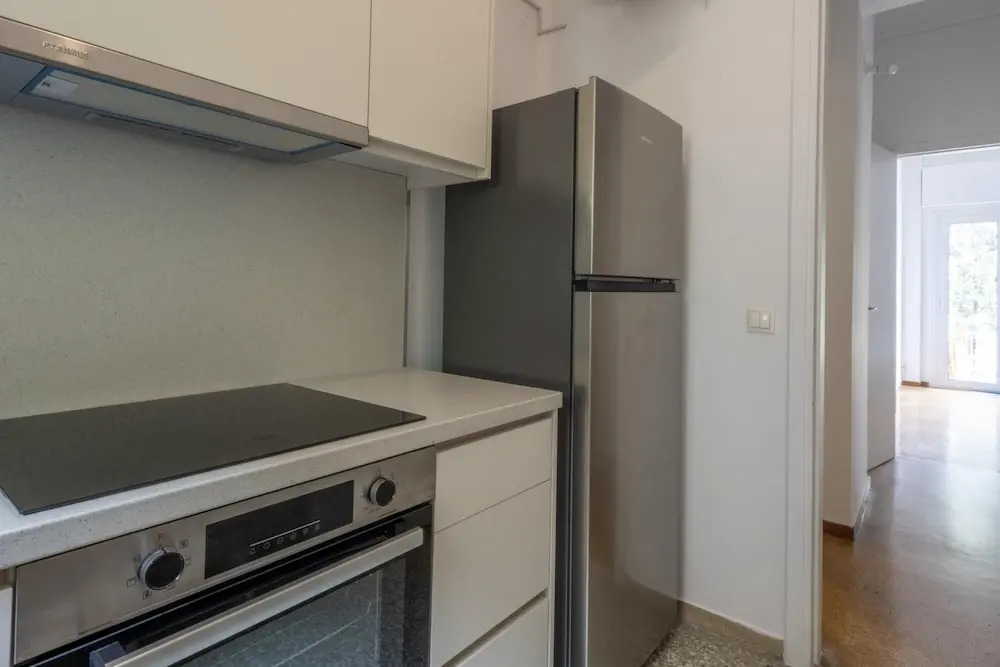 Spacious High-ceiling 2BR by Acropolis Museum