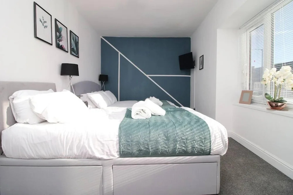 4 Bed Flat - Sleeps 4 - Parking - Wifi