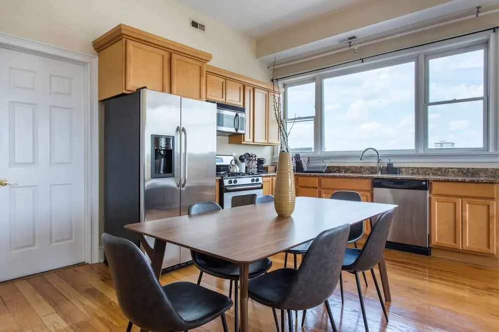 Large 2 BR/ 2BA Duplex in City Center by Domio