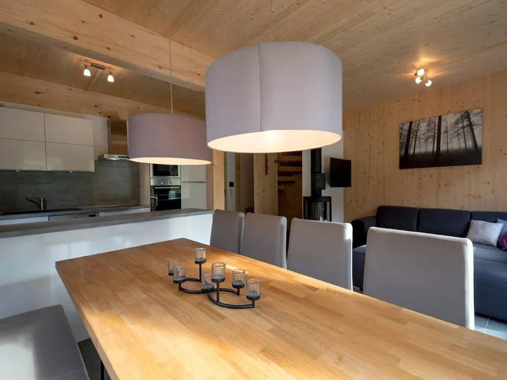 Welcoming Chalet With hot tub
