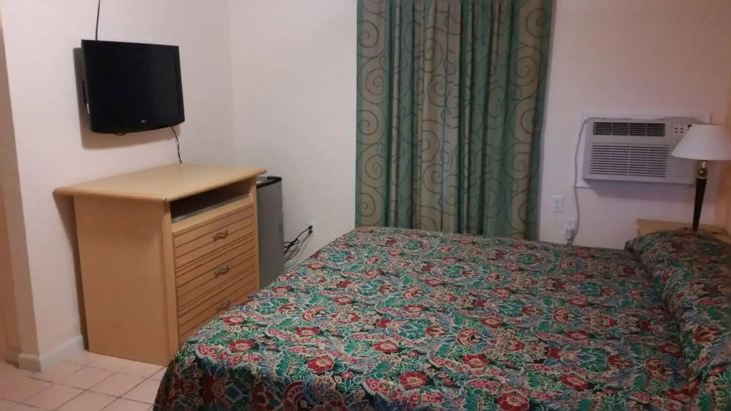 Travelers Inn - Clearwater