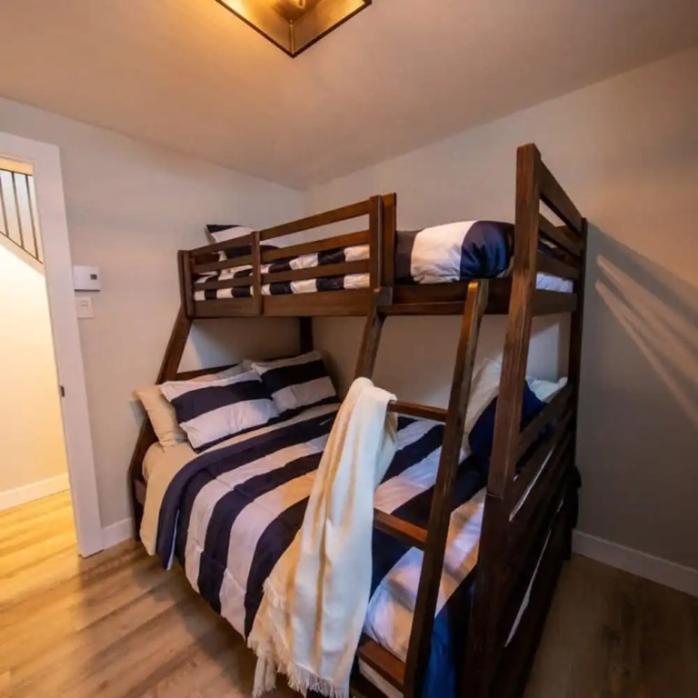 De la Montagne-spa- PET Friendly- Ski in Ski out