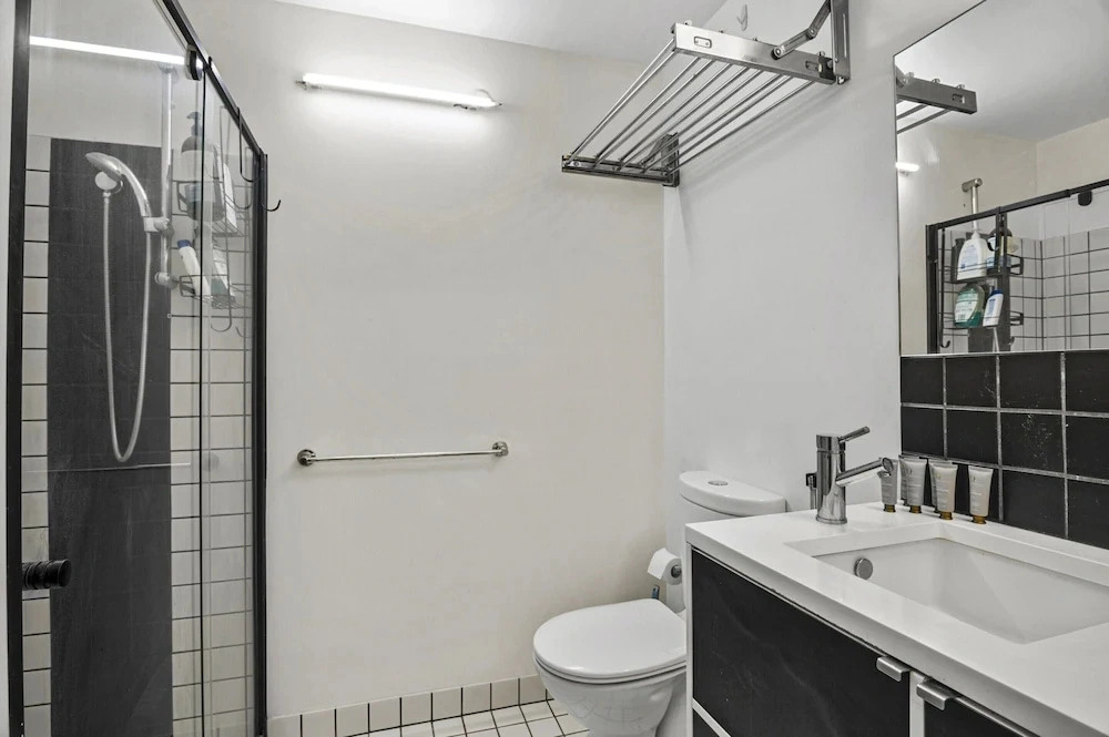 Central 2 Bed Apartment Near Melbourne CBD