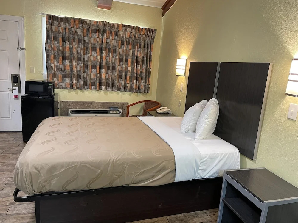 Evergreen Inn and R.V