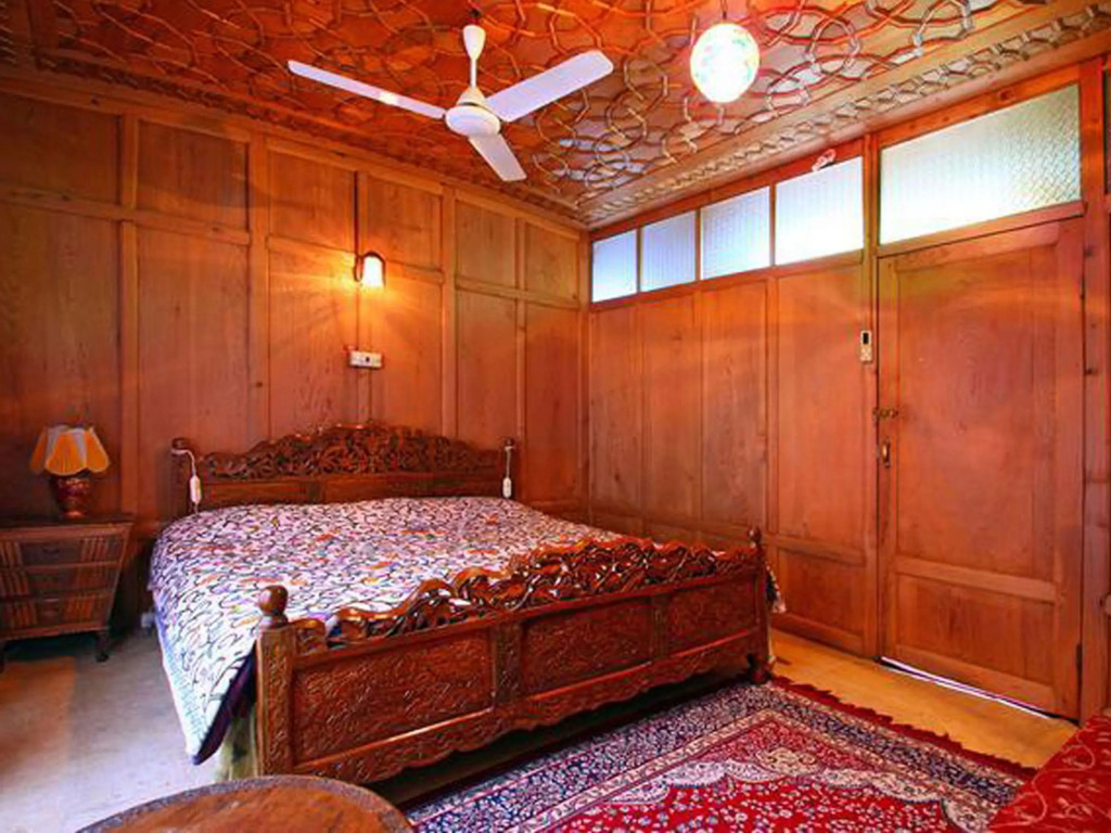 Houseboat Ambassador