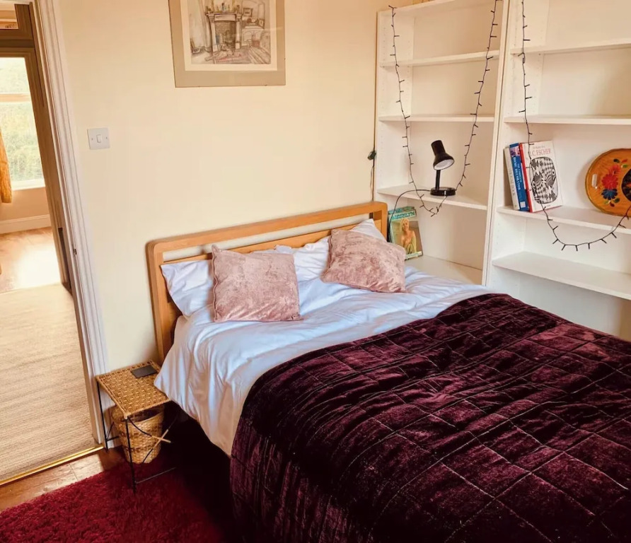 Bright 2-bed Apartment With Office in Newcastle