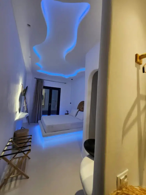 ELLI TROPiCAL LUXURY SUITES SUNSET-INFINITY POOL- SEA SIDE-NEAR CENTER PARKING