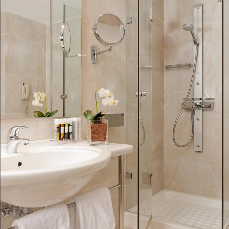 Chloe Luxury Hotel